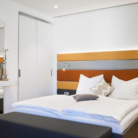 Seven Hotel + Boardinghouse 黑措根奥拉赫 外观 照片